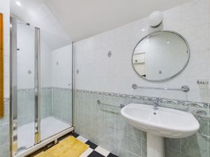 Shower room- click for photo gallery